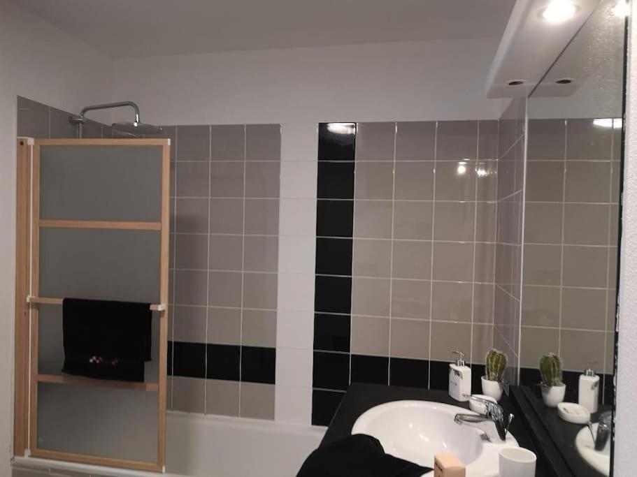 Apartament T2 Avec Jardin Proche Aeroport, Airbus, Meet Daux Zewnętrze zdjęcie